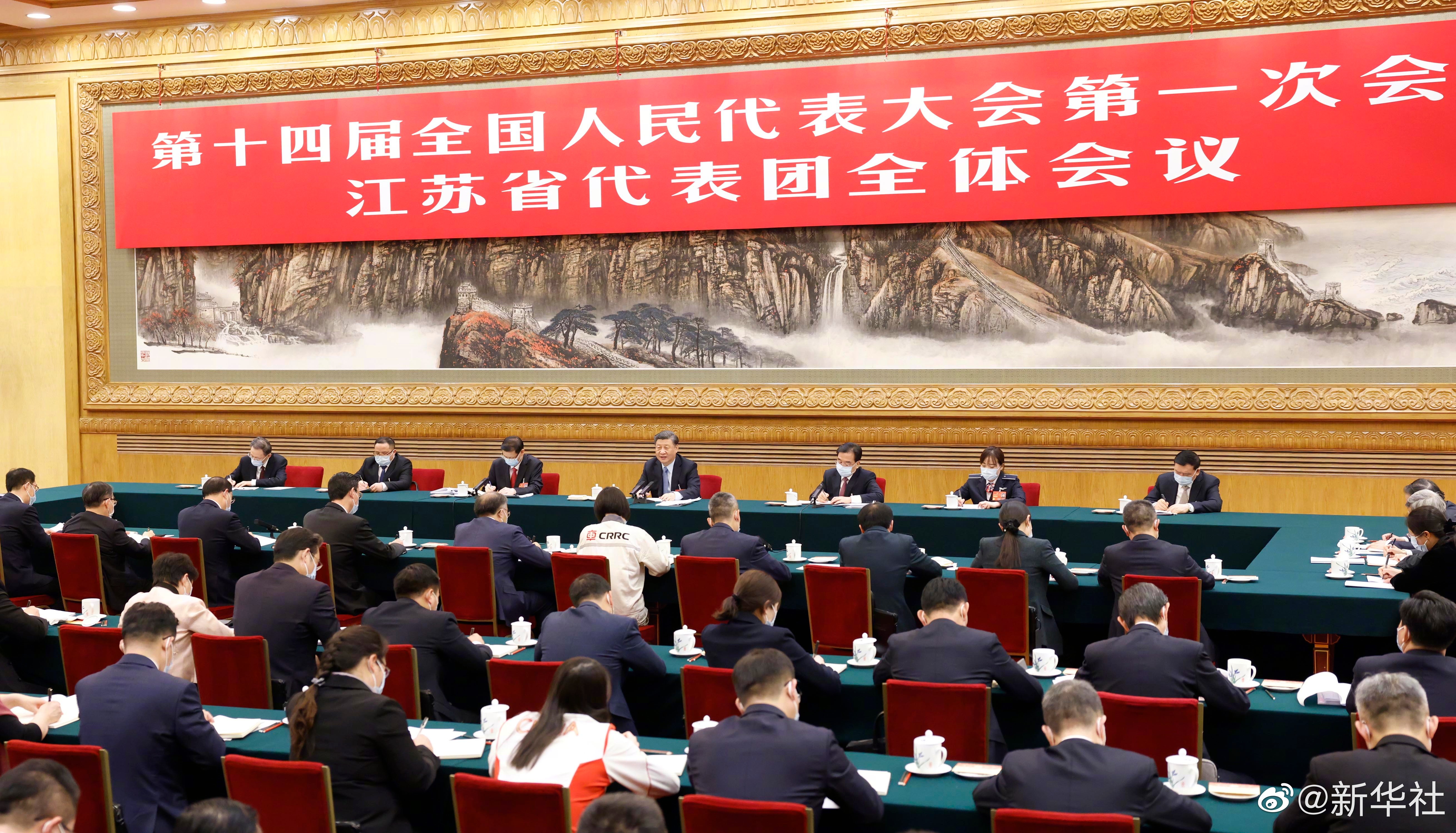 習(xí)近平總書記參加江蘇代表團(tuán)審議，現(xiàn)場聽取徐工集團(tuán)匯報(bào)發(fā)言，對(duì)徐工五年發(fā)展給予充分肯定和殷切期望