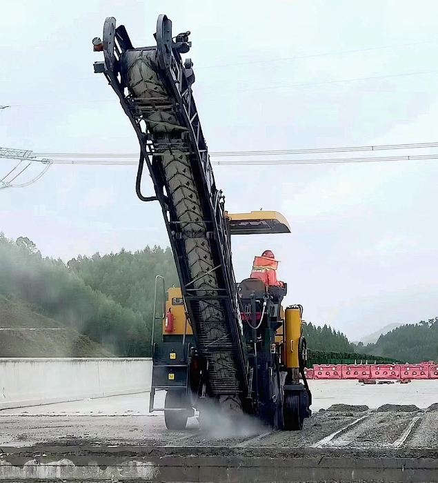 靠譜！徐工銑刨機化身“護路使者”助力巴平高速建設！