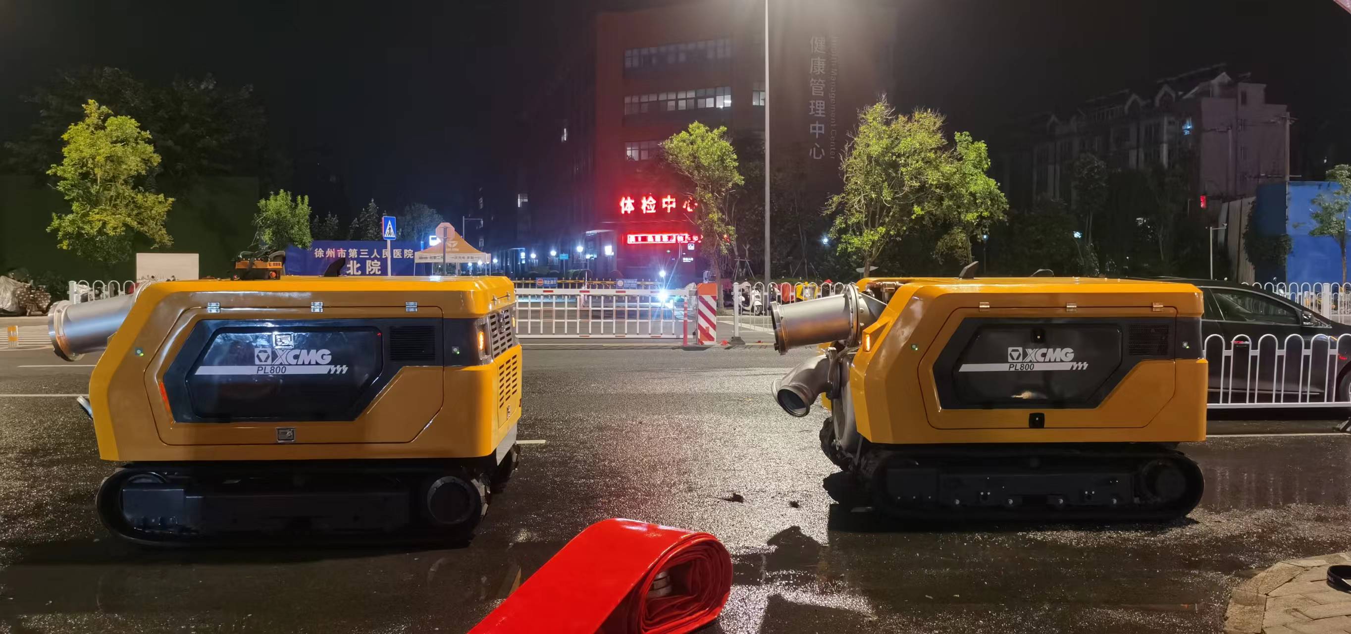 徐工排澇機(jī)器人緊急馳援，多處澇區(qū)“治水先鋒”