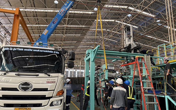 隨車吊界 “卷王” 現(xiàn)身東南亞廠房，一機(jī)頂十臺(tái)
